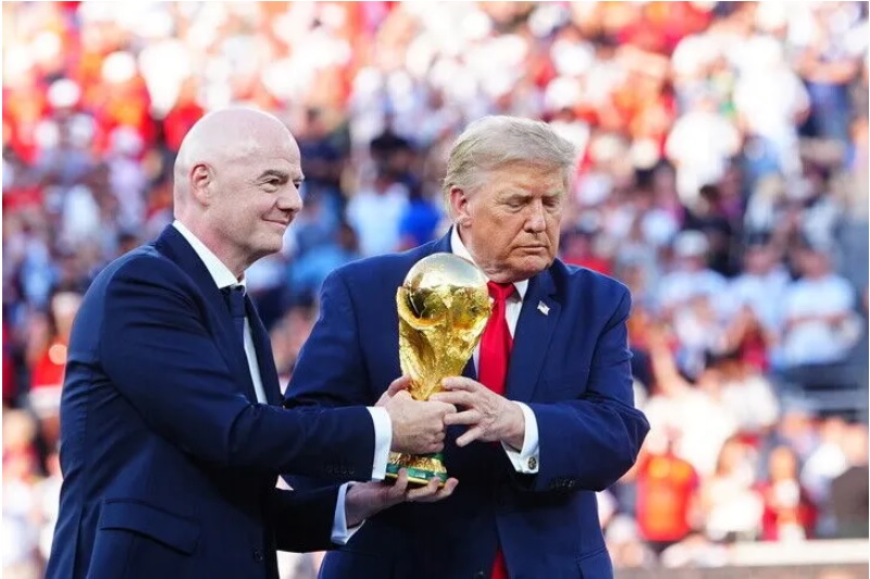 Trump warns FIFA against replacing Infantino