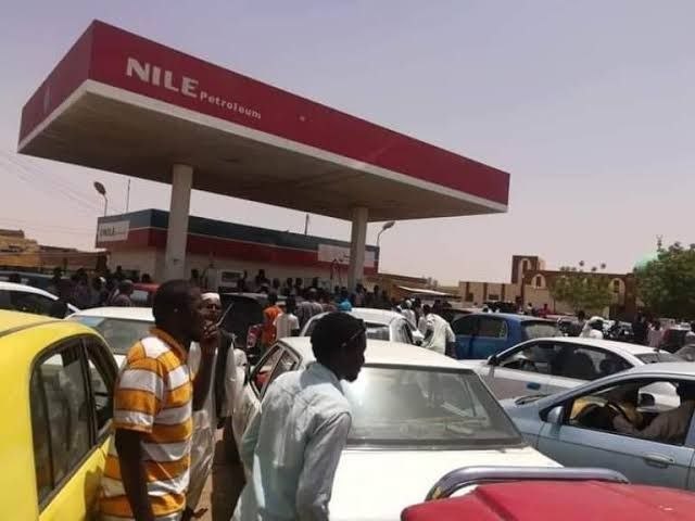 Sudan states cut fuel and cooking gas prices amid central bank intervention