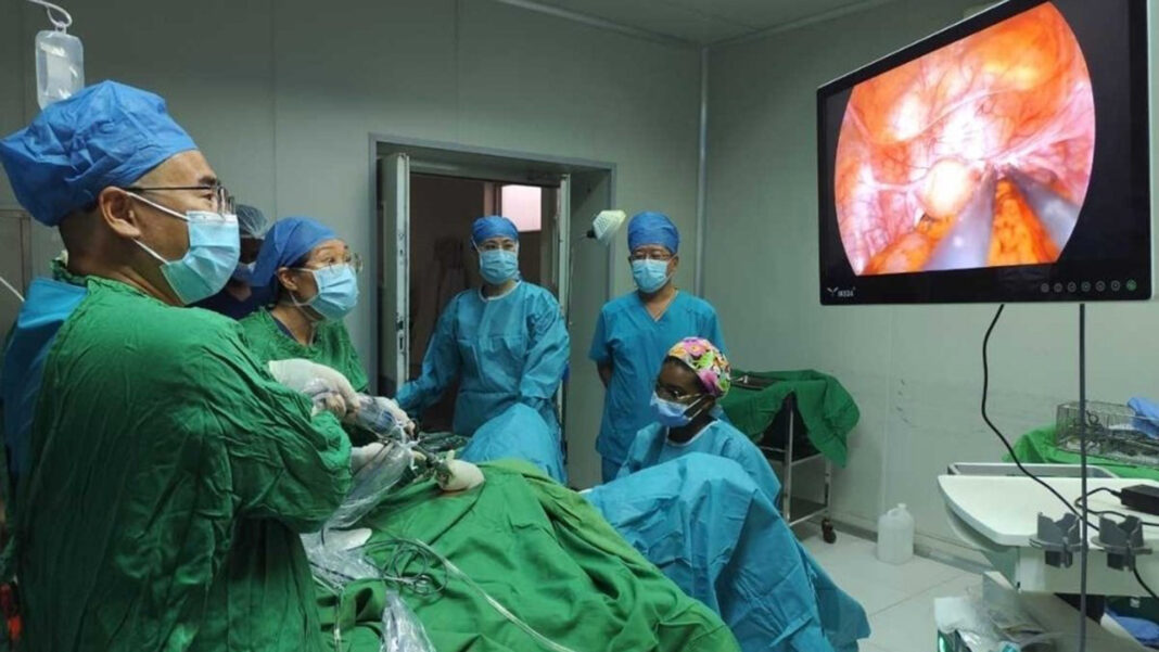 Chinese medical team performs Rwanda’s first single-port laparoscopic sterilization